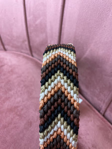 Handgemaakt - Halsband Chevron Bruin