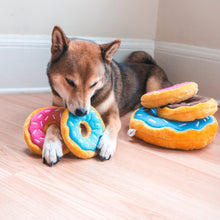 Laden Sie das Bild in den Galerie-Viewer, ZZ Zippypaws - Junior Donutz Erdbeere